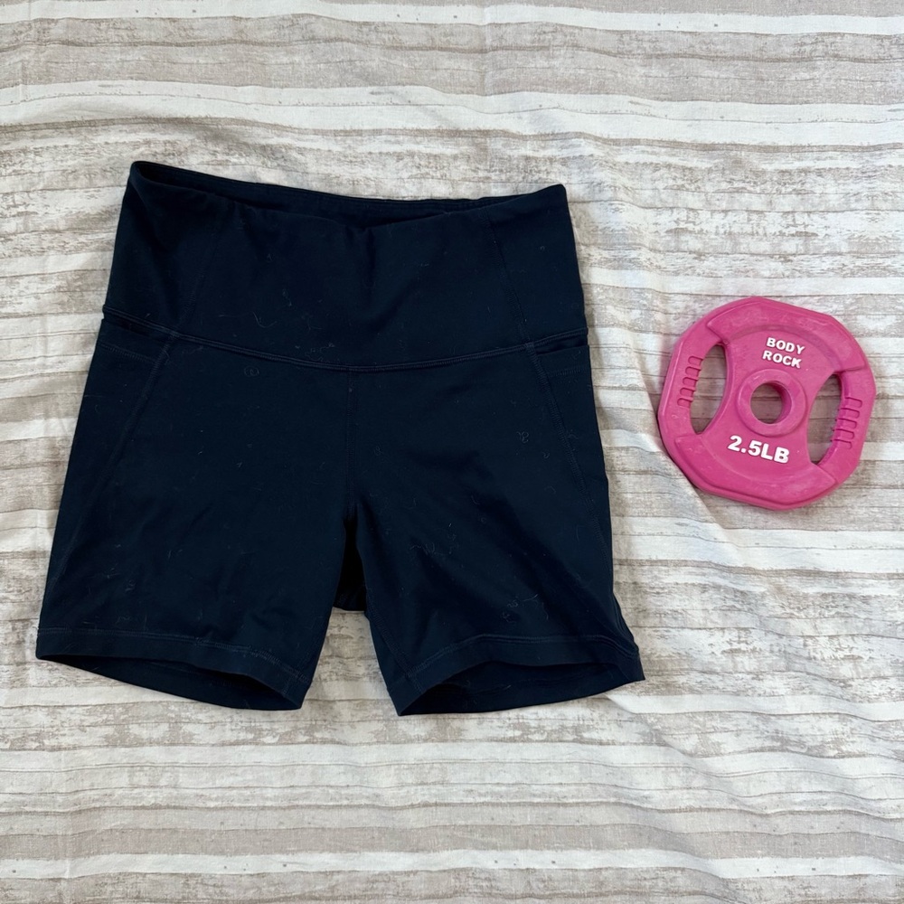 💪🏻 Old Navy Navy Medium Shorts